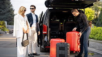 خدمات التوصيل من وإلى المطار مع بطاقة ضيف الاتحاد بلاتينوم من FAB