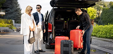 خدمات التوصيل من وإلى المطار مع بطاقة ضيف الاتحاد بلاتينوم من FAB