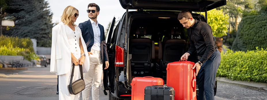 خدمات التوصيل من وإلى المطار مع بطاقة ضيف الاتحاد بلاتينوم من FAB