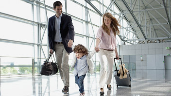 خدمة توصيل من وإلى المطار مجاناً