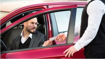 خدمة صف السيارات مجاناً